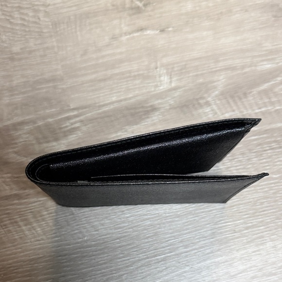 Brand new Piaget Black Leather wallet and pen holder - Picture 7 of 11